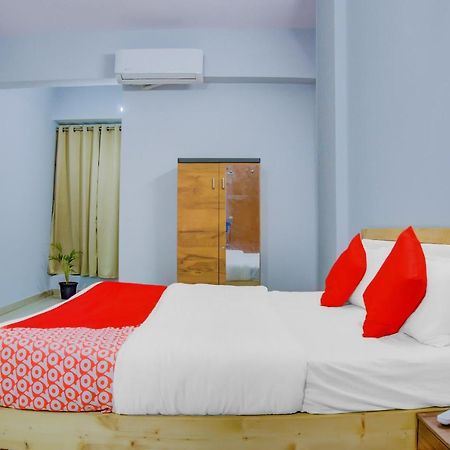 Oyo 75173 Hotel Regency Сурат Екстериор снимка