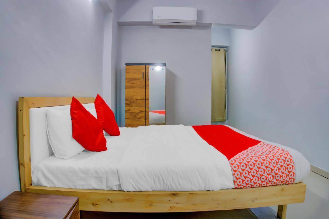 Oyo 75173 Hotel Regency Сурат Екстериор снимка